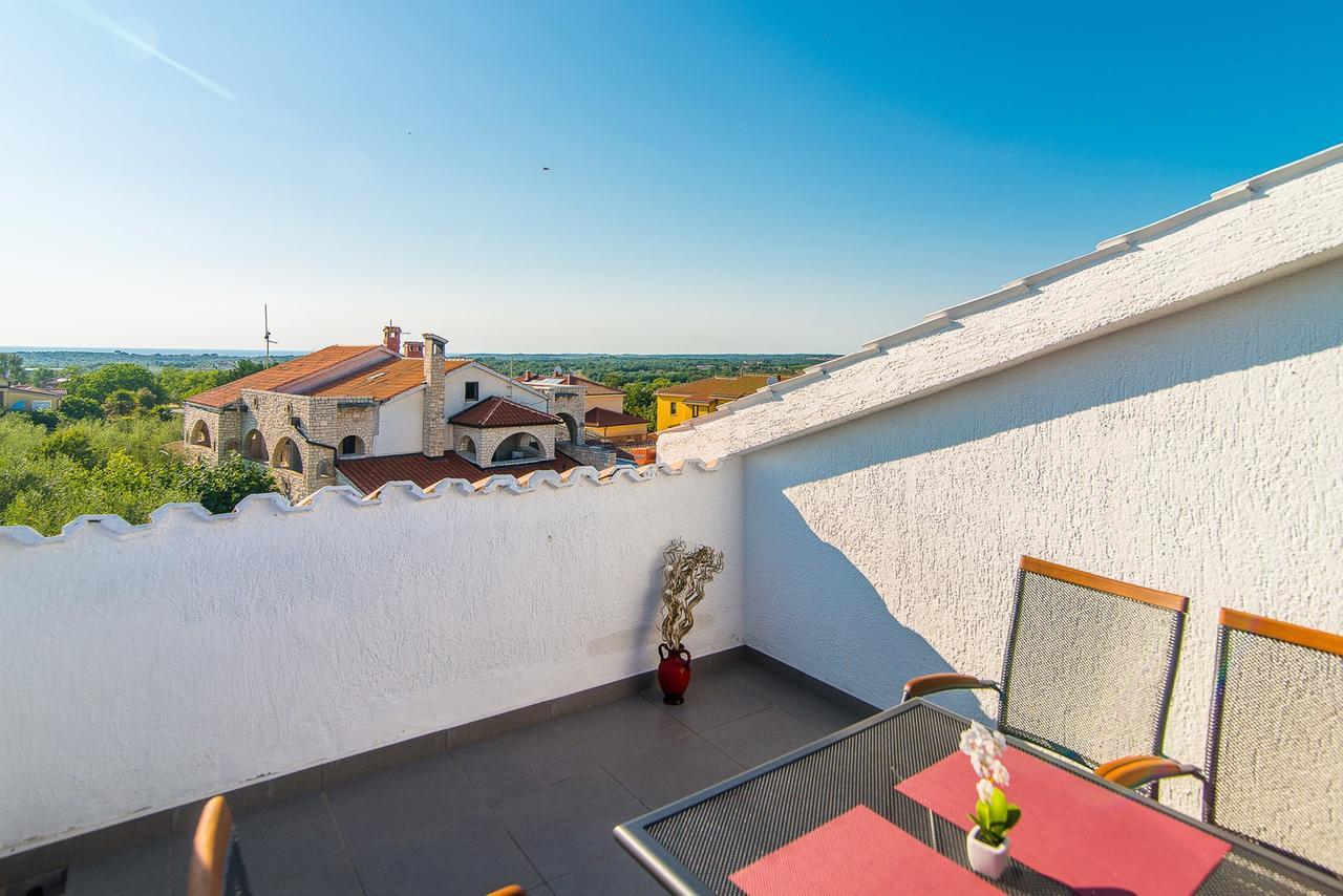Apartments Dino Porec Bagian luar foto
