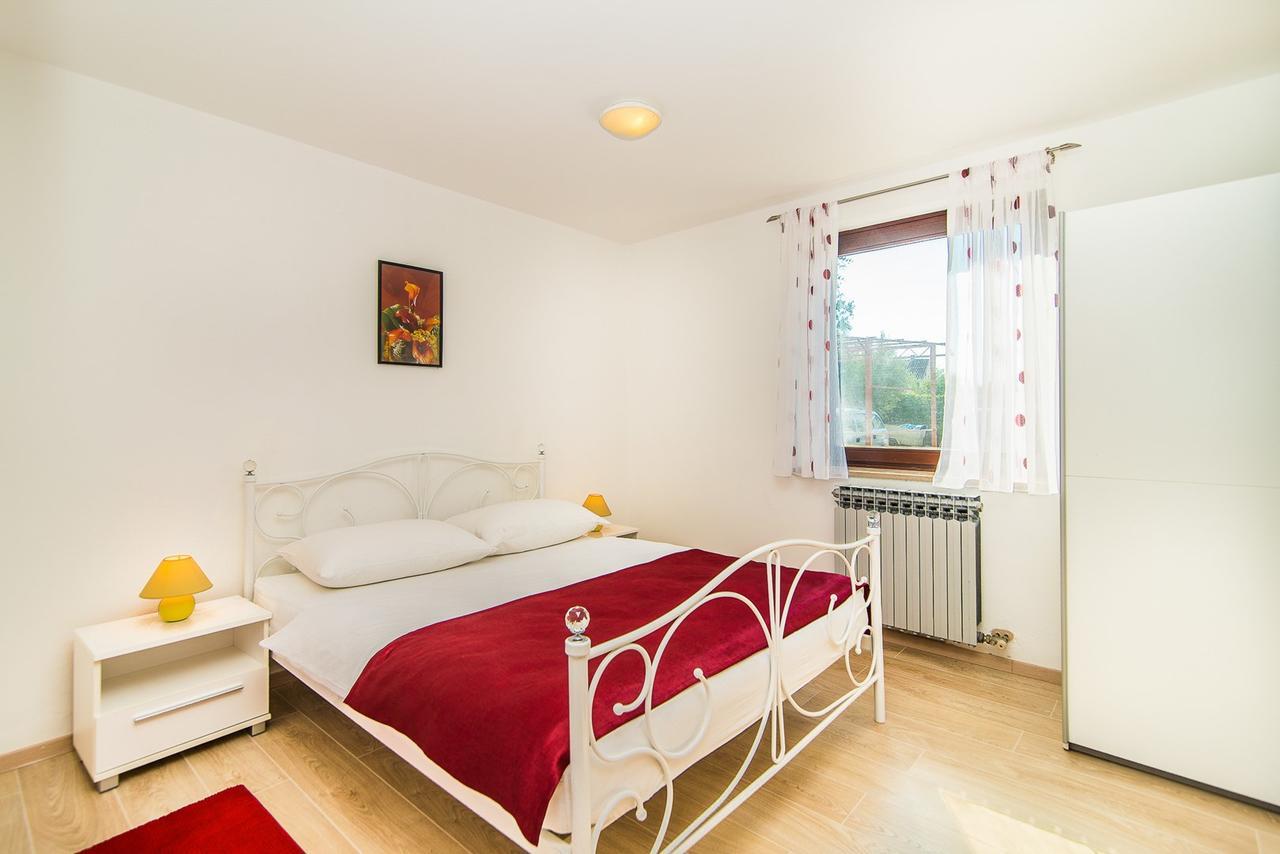 Apartments Dino Porec Bagian luar foto