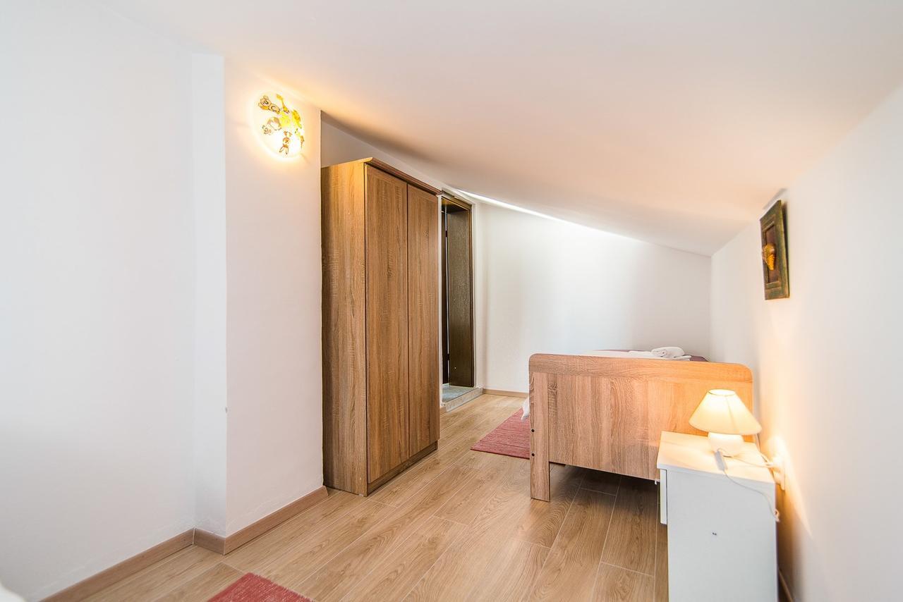 Apartments Dino Porec Bagian luar foto