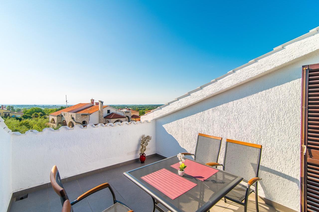 Apartments Dino Porec Bagian luar foto