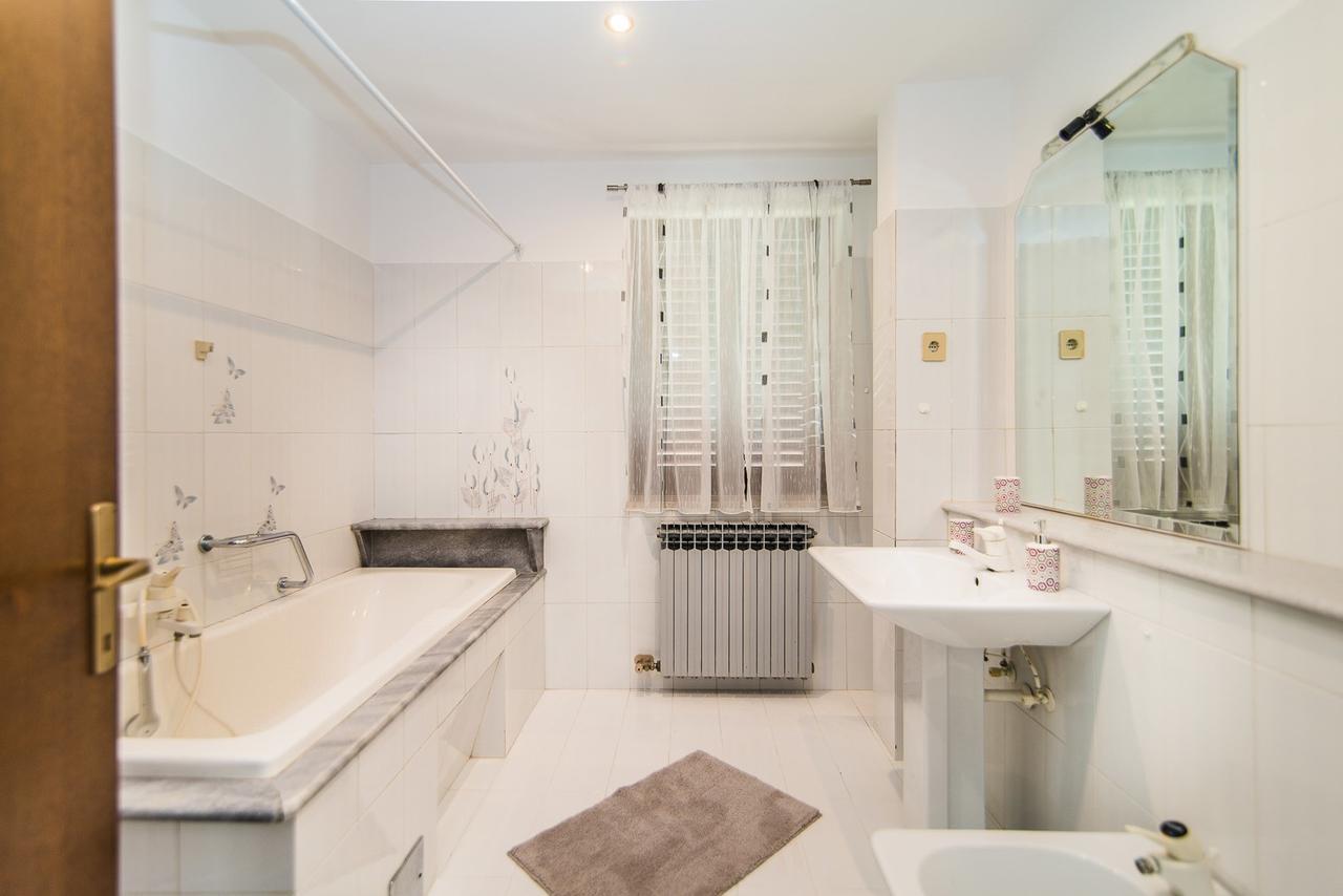 Apartments Dino Porec Bagian luar foto